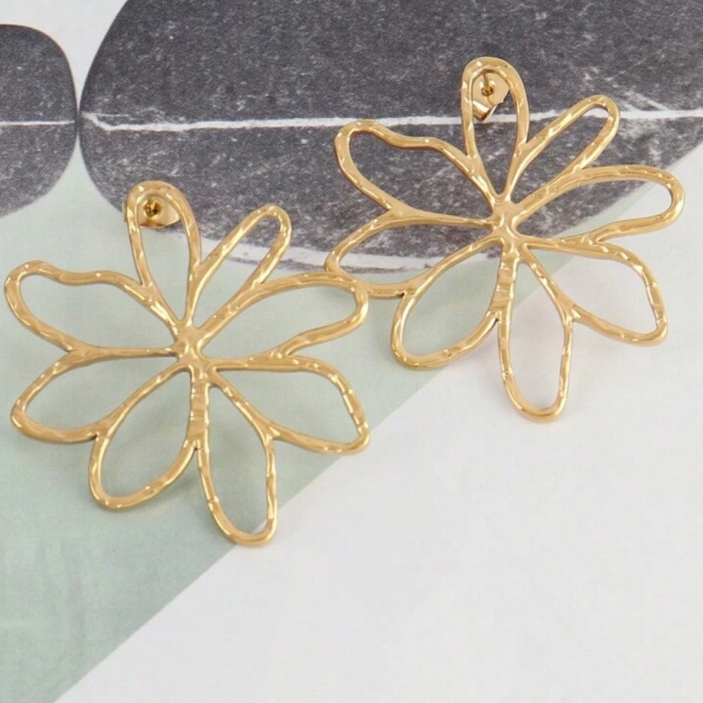 Large See Through Flower Stud Earring Stainless Steel 18k Gold Plated Pedals